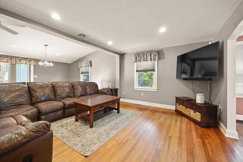 223 High St, Reading, MA 01867 photo 4