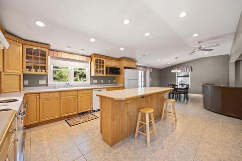 223 High St, Reading, MA 01867 photo 8