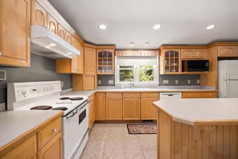 223 High St, Reading, MA 01867 photo 9