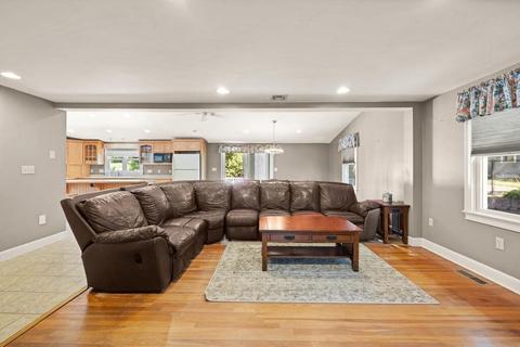 223 High St, Reading, MA 01867 photo 5