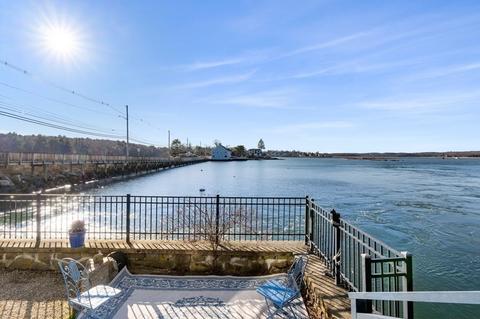 698 Washington St, Gloucester, MA 01930 photo 2
