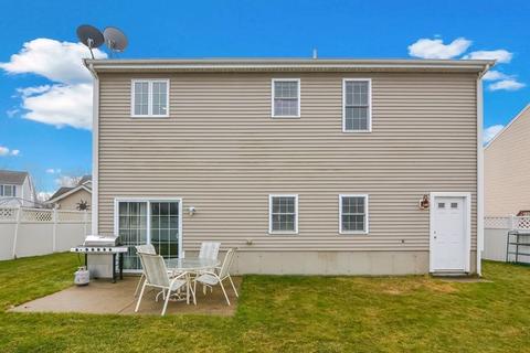 522 Detroit St, Fall River, MA 02721 photo 31