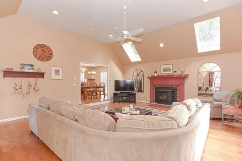 4 Goss Pond Rd, Upton, MA 01568 photo 19
