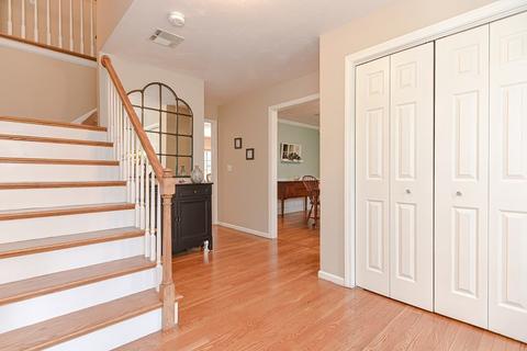 4 Goss Pond Rd, Upton, MA 01568 photo 3