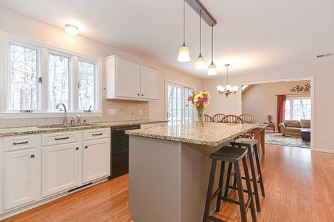4 Goss Pond Rd, Upton, MA 01568 photo 4
