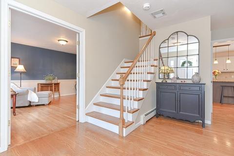 4 Goss Pond Rd, Upton, MA 01568 photo 2