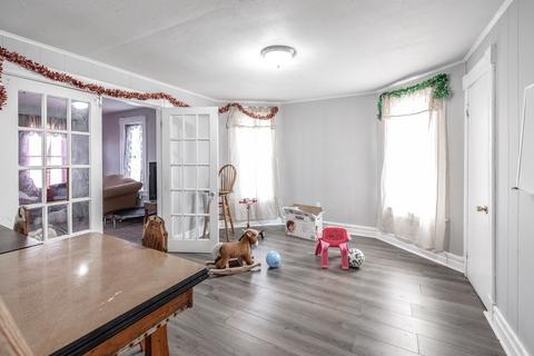 73 Tyler St, Springfield, MA 01109 photo 8