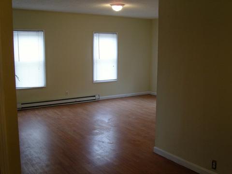 24 Crescent St, Worcester, MA 01605 photo 2