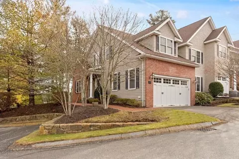 900 Lynnfield St #1, Lynnfield, MA 01940