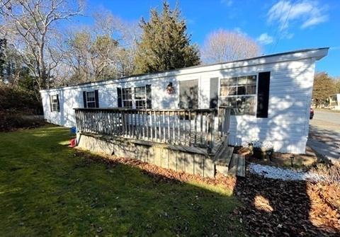 5 1st St, Bourne, MA 02559