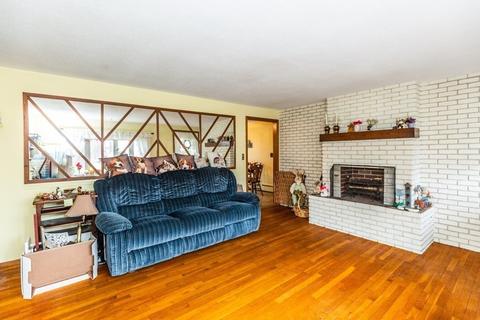 3 Vine St, Webster, MA 01570 photo 5