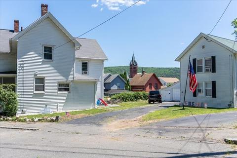 4 Eddy St, Ware, MA 01082 photo 1