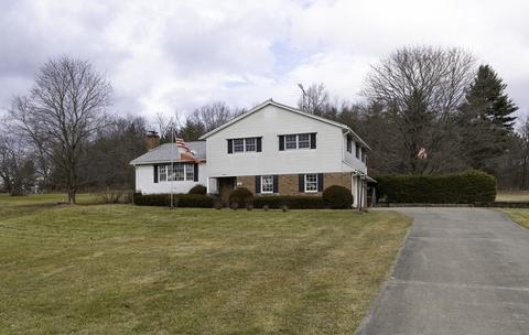 16 Lyman St, Easthampton, MA 01027 photo 2
