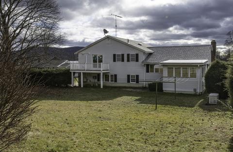 16 Lyman St, Easthampton, MA 01027 photo 5