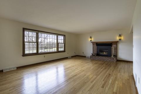 16 Lyman St, Easthampton, MA 01027 photo 9