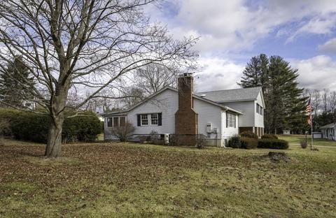 16 Lyman St, Easthampton, MA 01027 photo 3