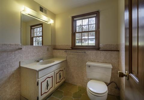 16 Lyman St, Easthampton, MA 01027 photo 23