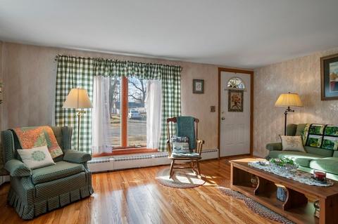 73 Searles St, Chicopee, MA 01020 photo 3