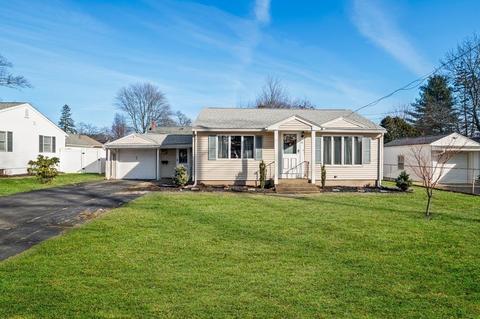 73 Searles St, Chicopee, MA 01020 photo 2