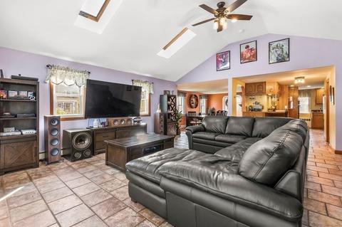 10 Weeks Rd, Danvers, MA 01923 photo 6