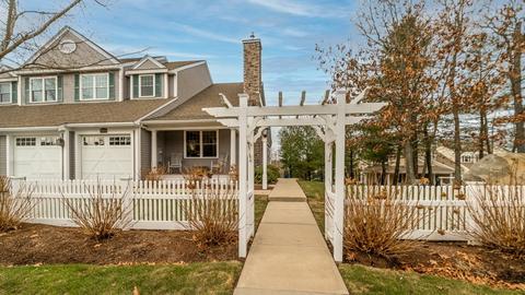 10 Heron Cir #B, Gloucester, MA 01930 photo 1