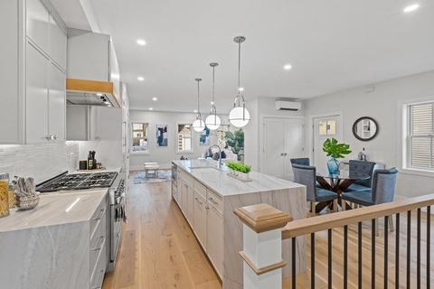 152 Charles St #1, Cambridge, MA 02141