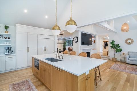 11 Vane St, Wellesley, MA 02482 photo 4