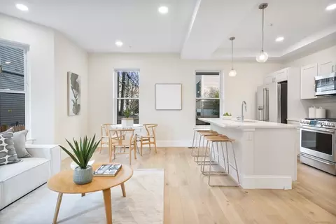 12 Arnold Cir #2, Cambridge, MA 02139