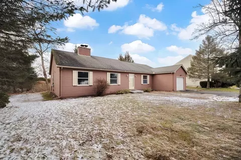 760 Plumtree Rd, Springfield, MA 01118 photo 2