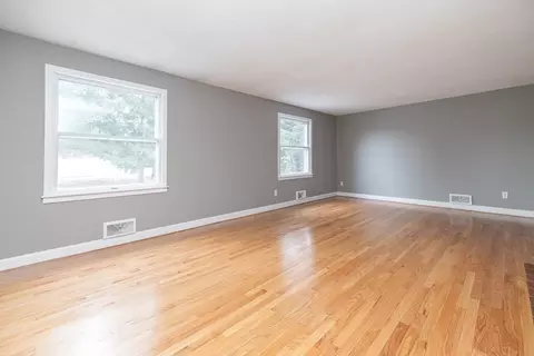 760 Plumtree Rd, Springfield, MA 01118 photo 4