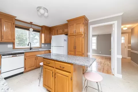 760 Plumtree Rd, Springfield, MA 01118 photo 8