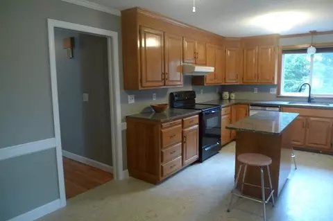 760 Plumtree Rd, Springfield, MA 01118 photo 10