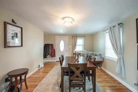 33 William St, Chicopee, MA 01020 photo 5