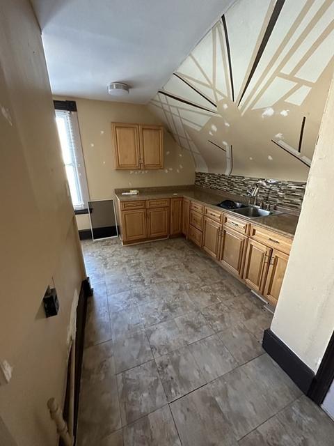 121 Northampton, Springfield, MA 01109 photo 7