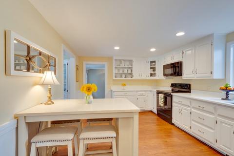 64 Grosvenor, Needham, MA 02492 photo 13