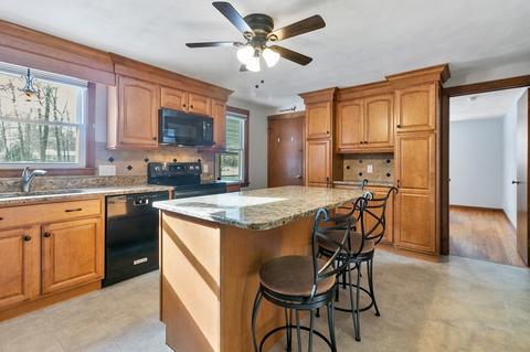 35 Helberg Rd, Springfield, MA 01128 photo 4
