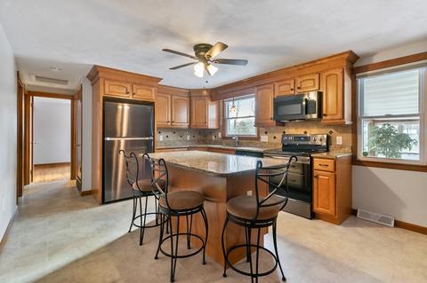 35 Helberg Rd, Springfield, MA 01128 photo 3