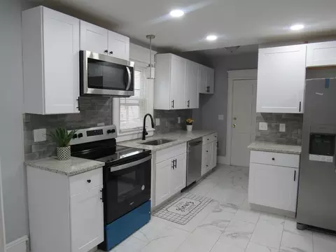 138 Bloomfield St, Springfield, MA 01108 photo 2