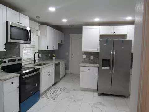 138 Bloomfield St, Springfield, MA 01108 photo 1