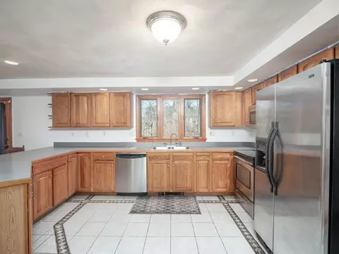 28 High St, Ayer, MA 01432 photo 4