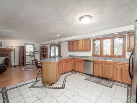 28 High St, Ayer, MA 01432 photo 6