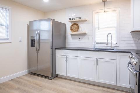 151 Switzer Ave, Springfield, MA 01109 photo 7