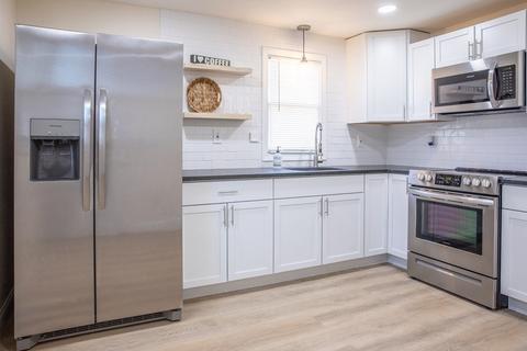 151 Switzer Ave, Springfield, MA 01109 photo 4