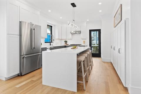 43 Ackers Ave, Brookline, MA 02446 photo 7