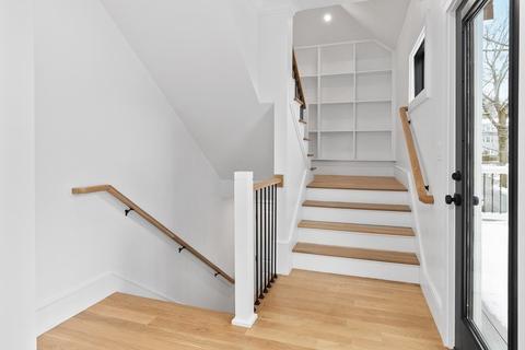 43 Ackers Ave, Brookline, MA 02446 photo 17