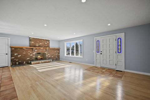 116 Thompson Rd, Webster, MA 01570 photo 3