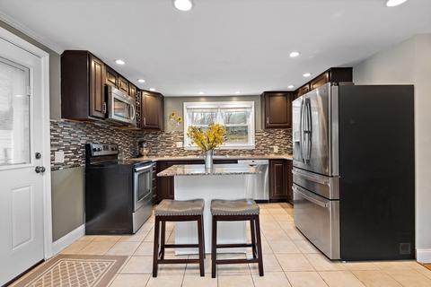 3 Hazen Ave, Danvers, MA 01923 photo 2