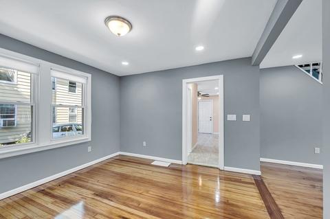 37 Pembroke St, Springfield, MA 01104 photo 6