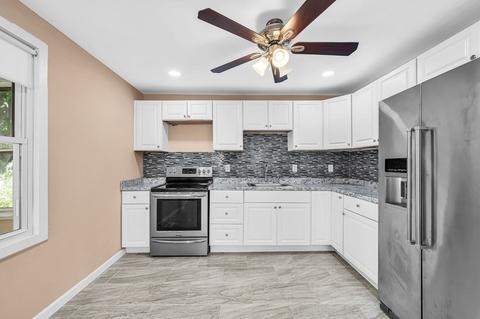 37 Pembroke St, Springfield, MA 01104 photo 9