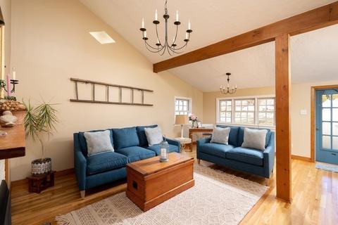 4 Chestnut Pl, Hingham, MA 02043 photo 5